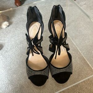 Guess black and gold heels